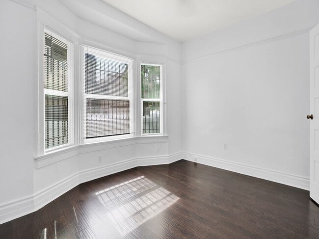 Foto del edificio - 1296 W Jefferson Blvd