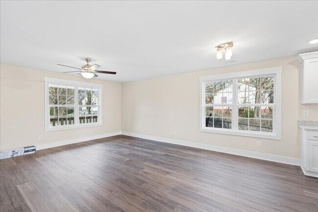 Foto del edificio - BRAND NEW 3 bedroom 2.5 bath home FOR RENT...