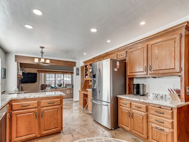 Building Photo - Fully Furnished Short Term Rental