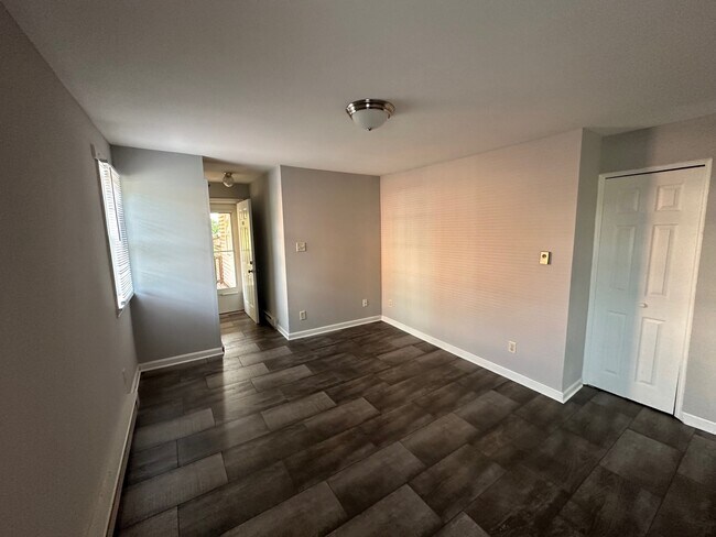Sala de estar V2 - 426 W Main St