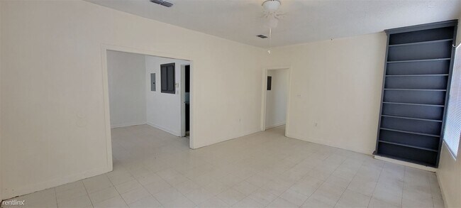 Foto del edificio - 3 br, 1 bath Triplex - 318 N 7th St Apt C