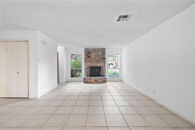 Foto del edificio - 9519 Clanton St