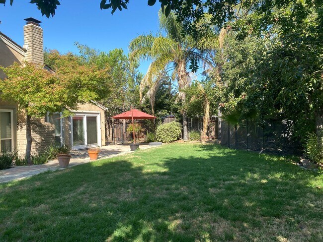 Building Photo - Single Story, Four Bedroom Home in Lincoln...