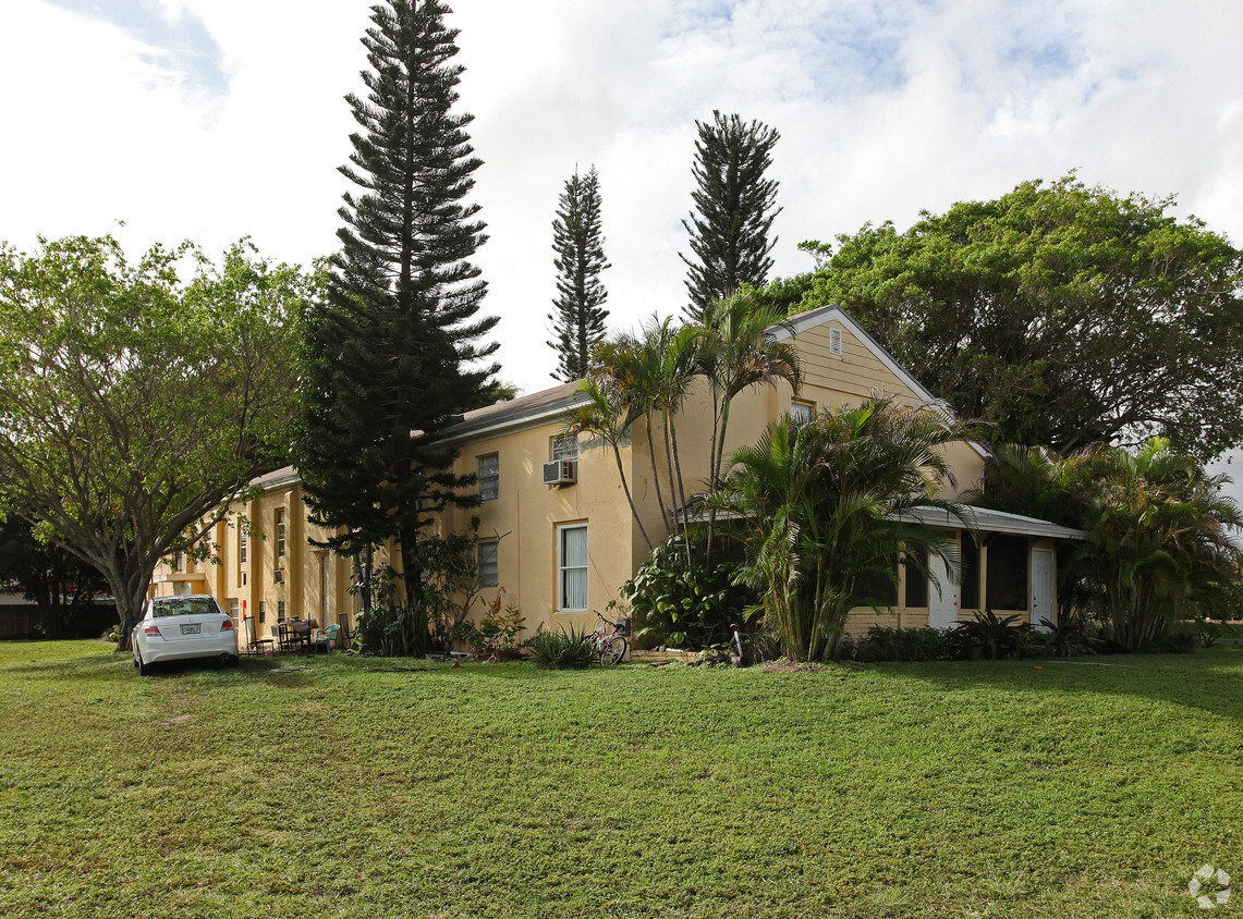 Primary Photo - Boca Palms Apartments