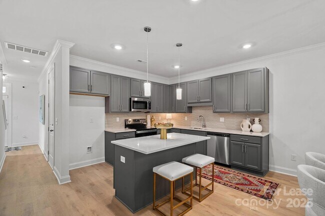 Building Photo - 1306 Moretz Ave