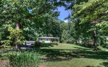 Building Photo - 560 Riceville Rd