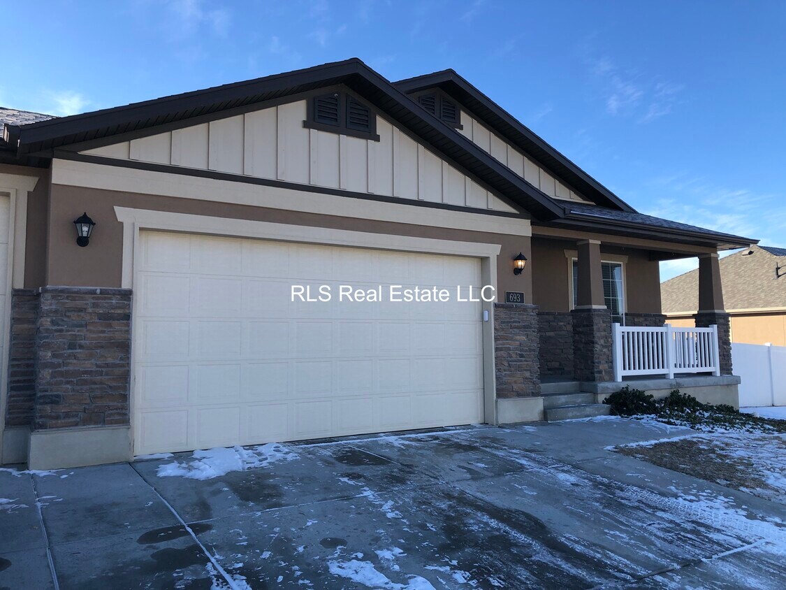 Foto principal - 693 W Parkview Dr