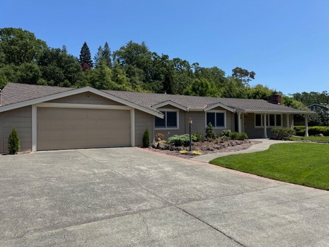 Building Photo - Beautiful updated single level Lafayette h...