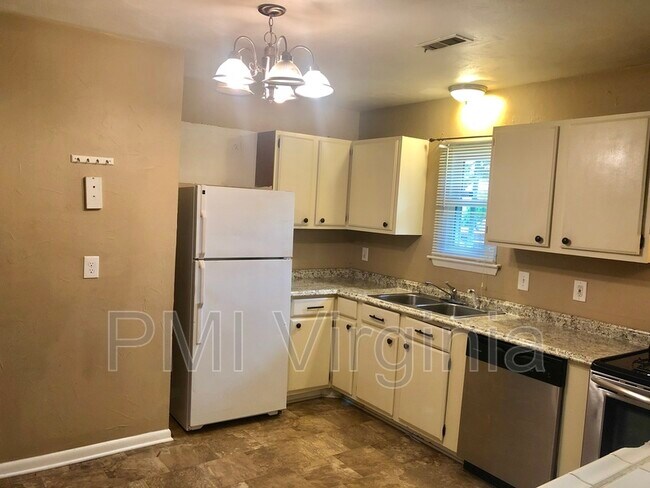 Building Photo - 28 Dogwood St