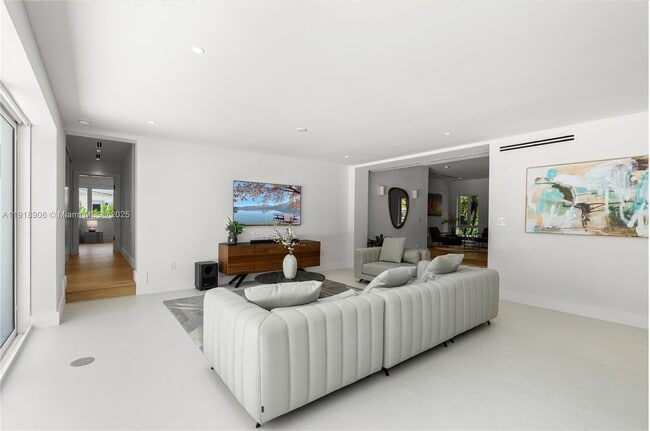 Foto del edificio - 45 NE 104th St