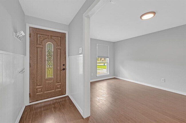 Foto del edificio - 5874 Greencraig Dr