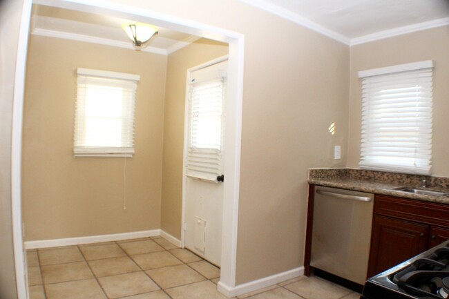 Foto del edificio - Charming 2BR/1BA House in OB W/ parking, W...