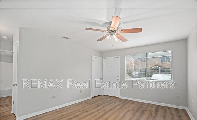 Building Photo - 4001 Mable St
