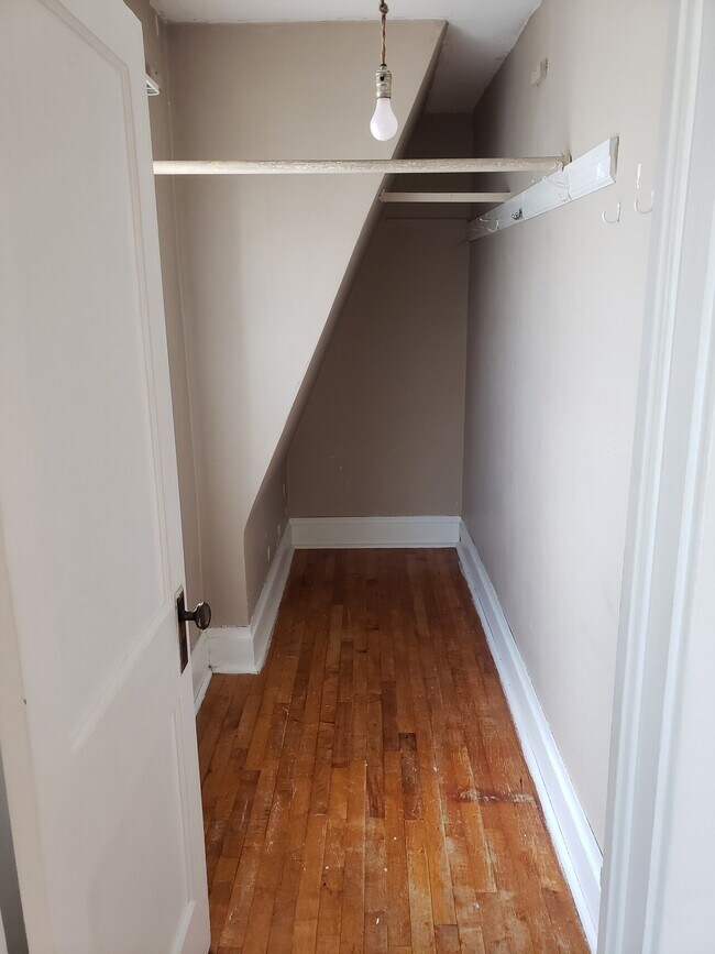 Building Photo - 1227 Stephenson Duplex
