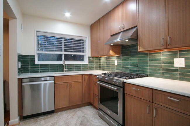 Foto del edificio - Stunning 2-Bed, 2-Bath Condo in Award-Winn...