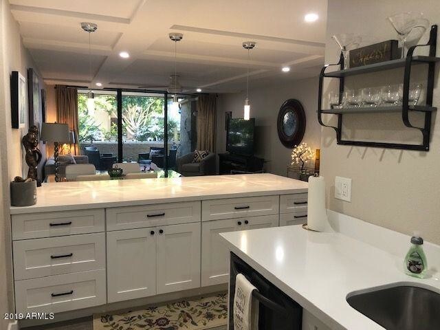 Foto del edificio - 7625 E Camelback Rd