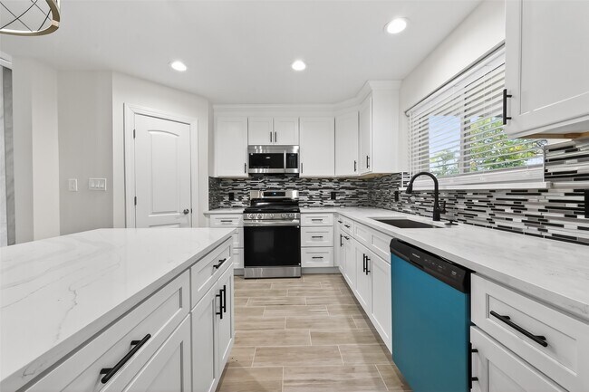 Foto del edificio - 16115 Little Cypress Ln