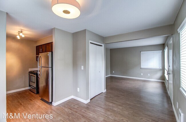 Foto del edificio - 3040-3040 60th Ave SW