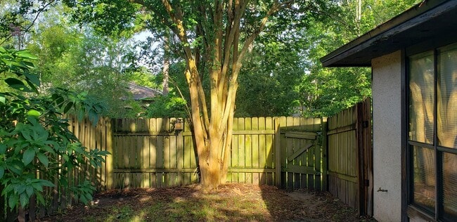 Building Photo - $1250 - 3/2/1 - Collins Road near the Base.