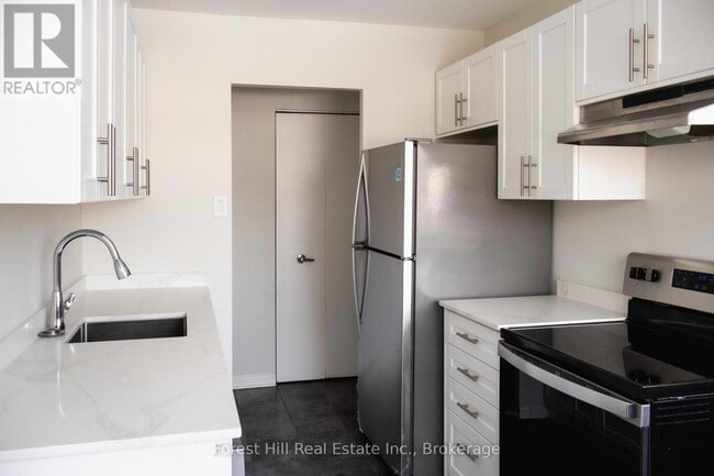 Building Photo - 203 - 176 EIGHTH STREET