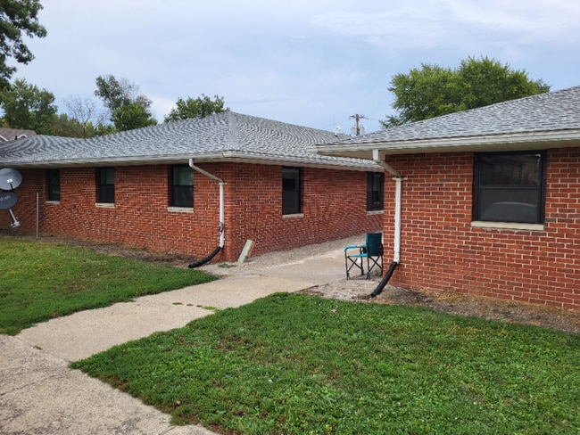 Building Photo - 17 2nd Ave