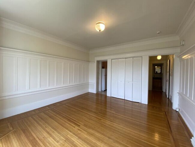 Building Photo - bedroom in San Francisco CA 94109