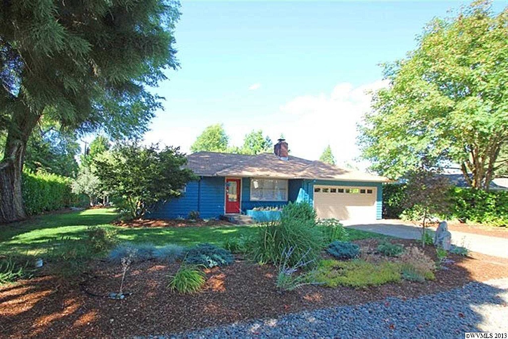 Primary Photo - Breathtaking--Open, Airy & Light! 2 bedroo...