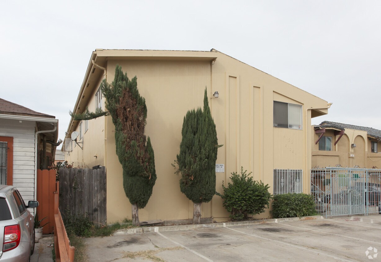 Foto del edificio - 4122-4128 Van Dyke Ave