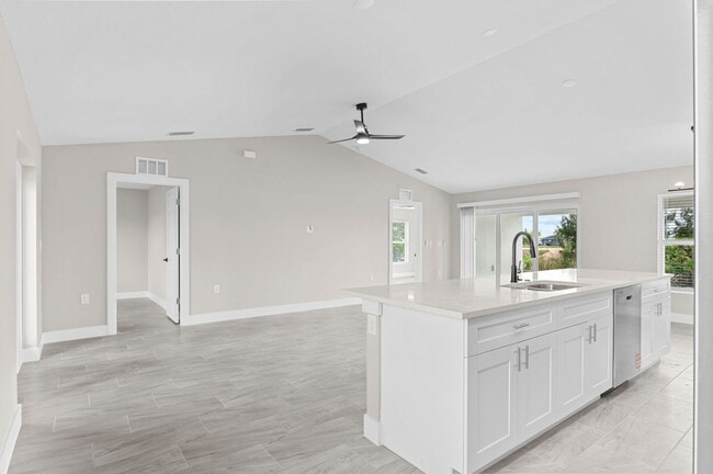 Building Photo - 3927 NE 12th Ave