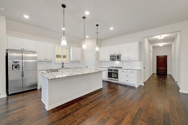 Foto del edificio - 170 Danbark Dr