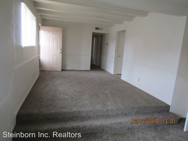 Building Photo - Studio, 2 bath House - 1005 Stull Dr.