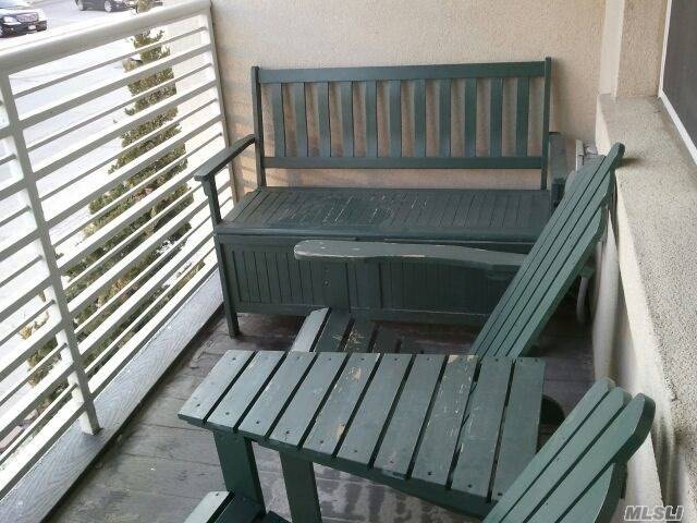 Foto del edificio - 251 W Broadway