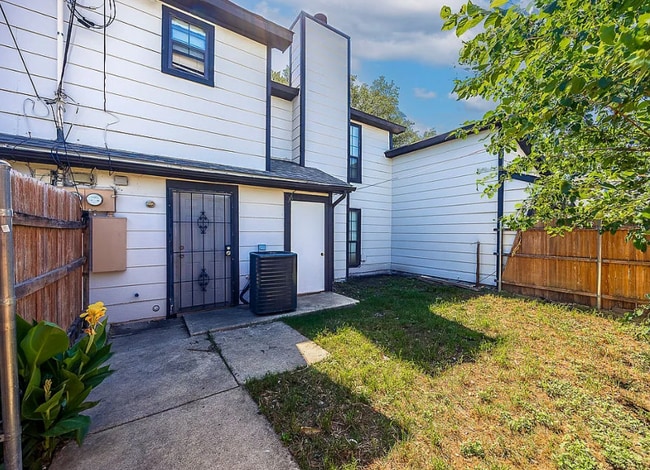 Photo - 2332 Sherry St Townhome