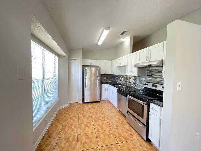 Building Photo - 313 San Gabriel St