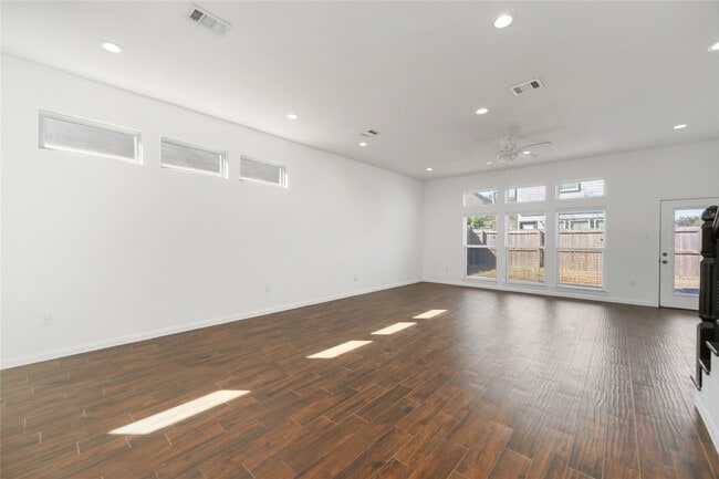 Foto del edificio - 7902 Parnell St