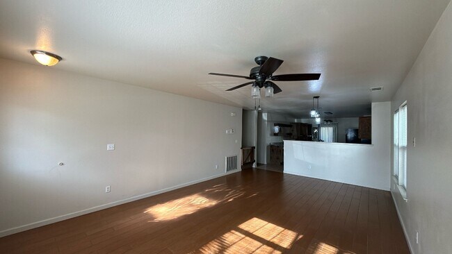 Foto del edificio - Apply Now to Schedule Viewing. Available u...