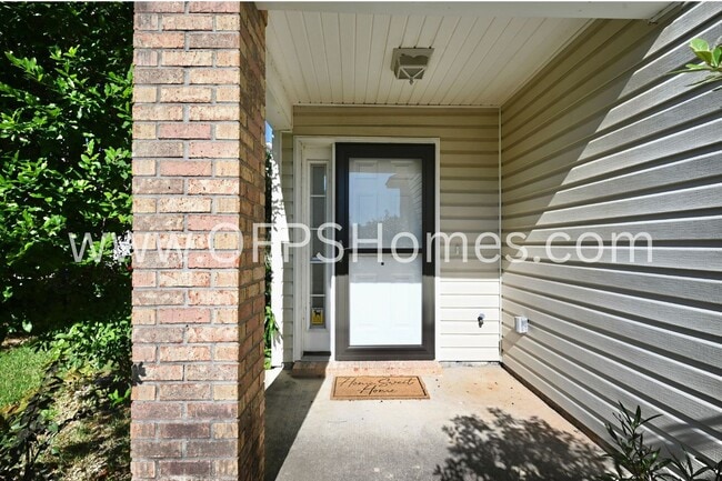Building Photo - 933 Scenic Oak Ln