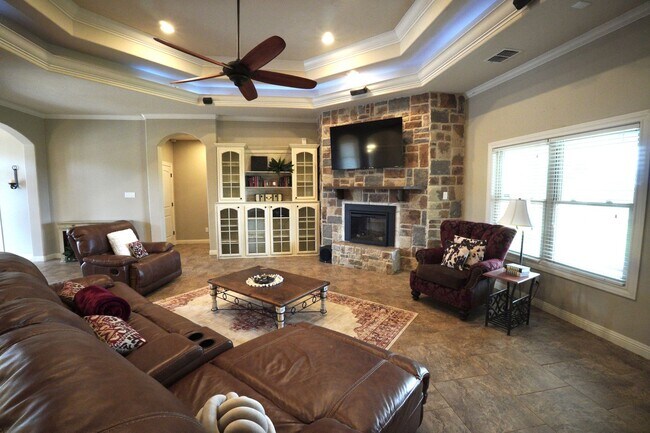 Building Photo - 4 Bedroom 3 Bathroom Home is Llano Estates!