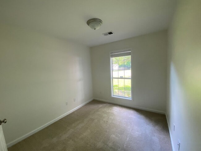 Foto del edificio - 3 Bed 2 Bathroom Home