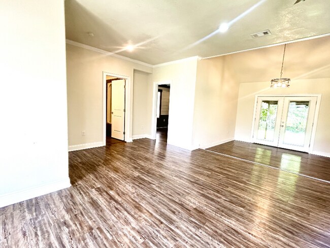 Foto del edificio - 13043 Sullivan Ln