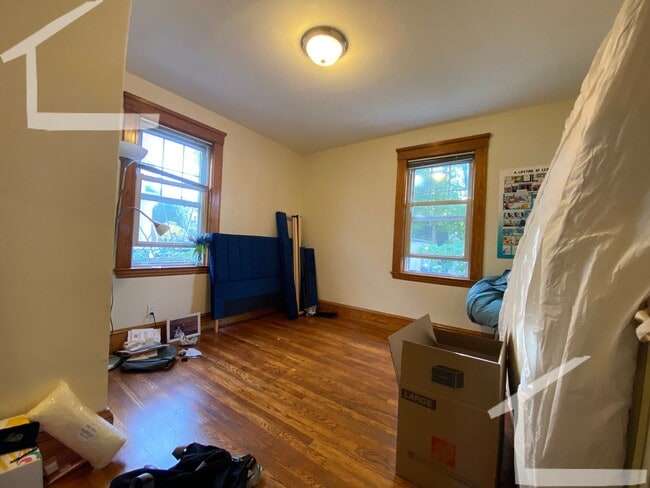 Building Photo - VERY WELL PRICED TWO BED IN BRIGHTON!!!!!