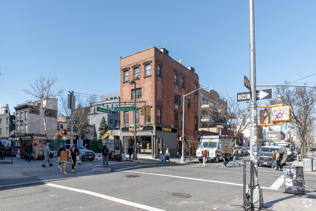 Foto del edificio - 182 Bedford Ave