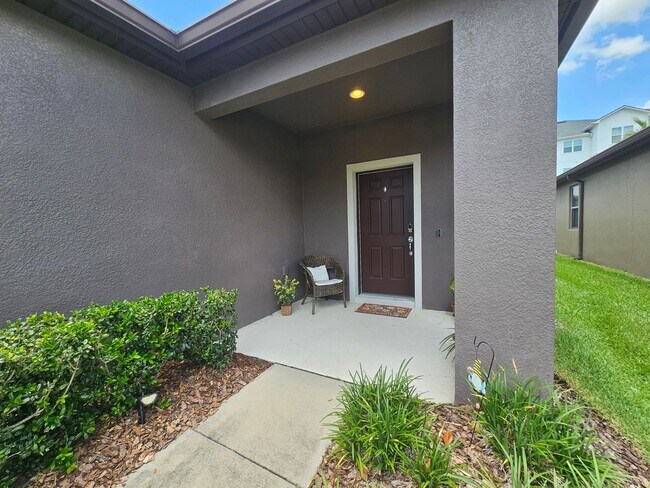 Foto del edificio - Beautiful 3-Bedroom + Flex Space in gated ...