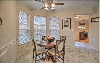 Building Photo - 1006 Rochow St