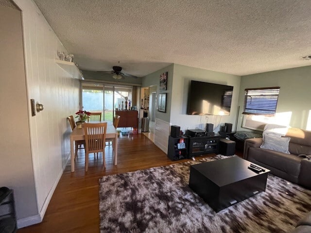 Foto del edificio - 3270 Rosewood Ave