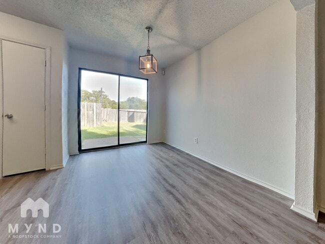 Foto del edificio - 10349 Wood Heights Dr