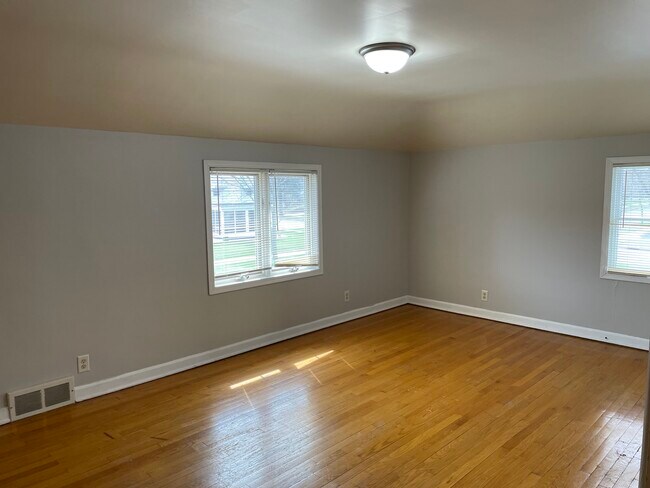 Bedroom 2 - 1328 Rust St