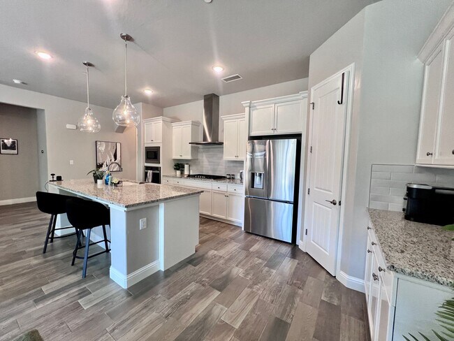 Foto del edificio - $2,695 Shepherd & Temperance, 3 Bedroom Mo...