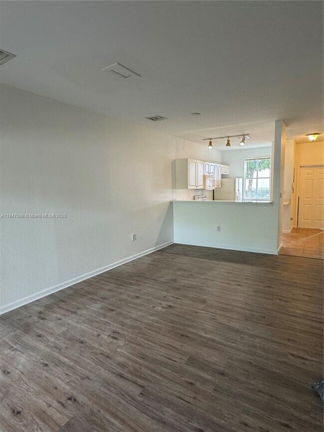 Foto del edificio - 17339 NW 7th Ave