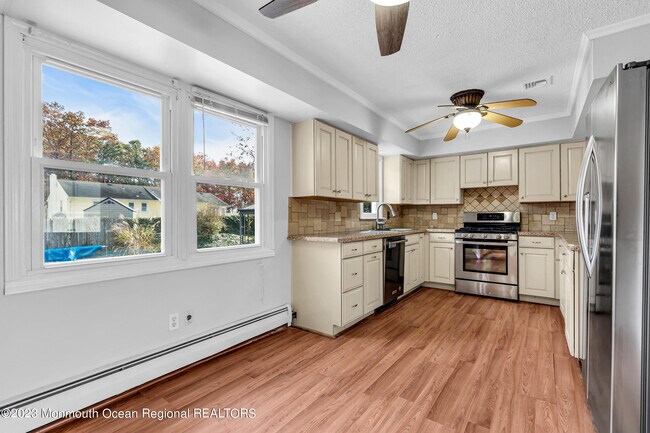 Building Photo - 1237 Mizzen Ave